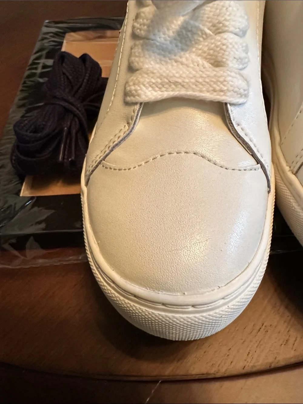 Kate Spade White/Navy Blue Leather Sneakers with Heart Accent Women Size 7
